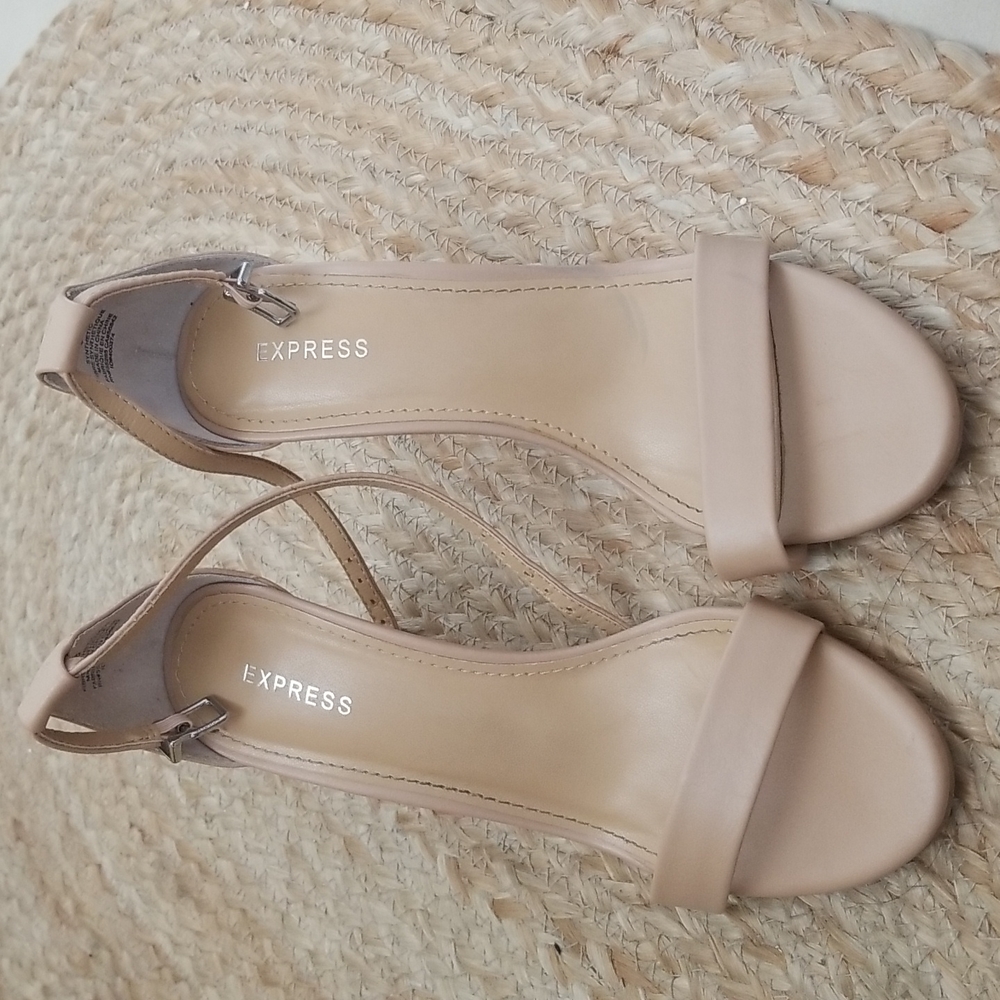 Nude Express heels sz 6
